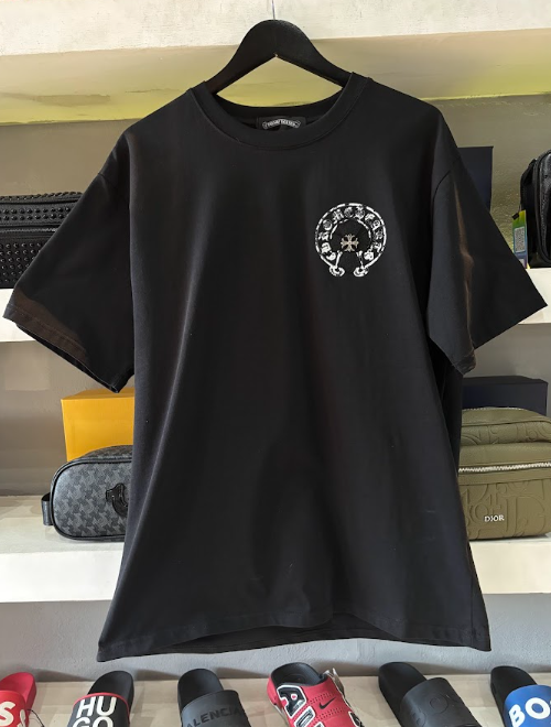 PLAYERA CHROME HEARTS "CRUCES GRAFFITI DETALLES BLANCO"
