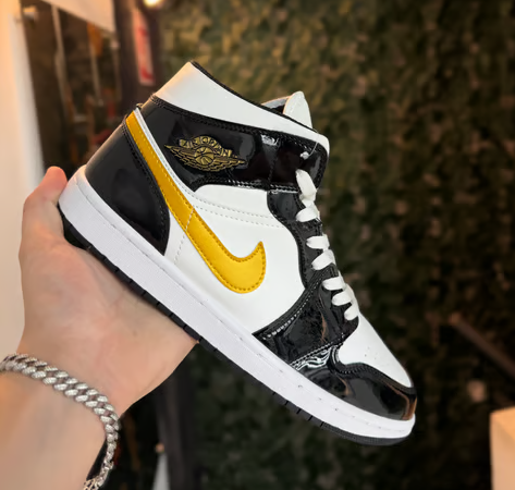 TENIS JORDAN 1 MID "PATENT METALLIC GOLD"