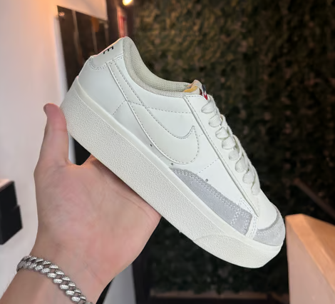 TENIS NIKE BLAZER LOW "CREMA" DAMA