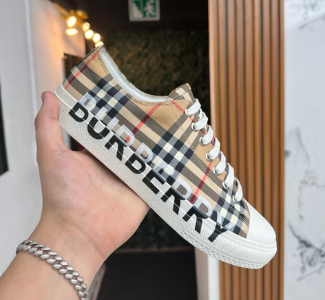 TENIS BURBERRY LOW "LETRAS BEIGE"