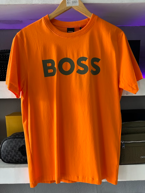 PLAYERA BOSS "NARANJA LETRAS NEGRAS"