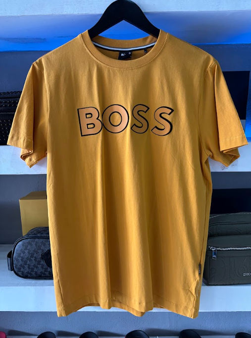PLAYERA BOSS "MOSTAZA"