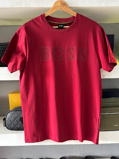 PLAYERA BOSS "VINO BORDADO"