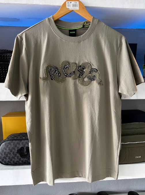 PLAYERA BOSS "SERPIENTE ARENA"