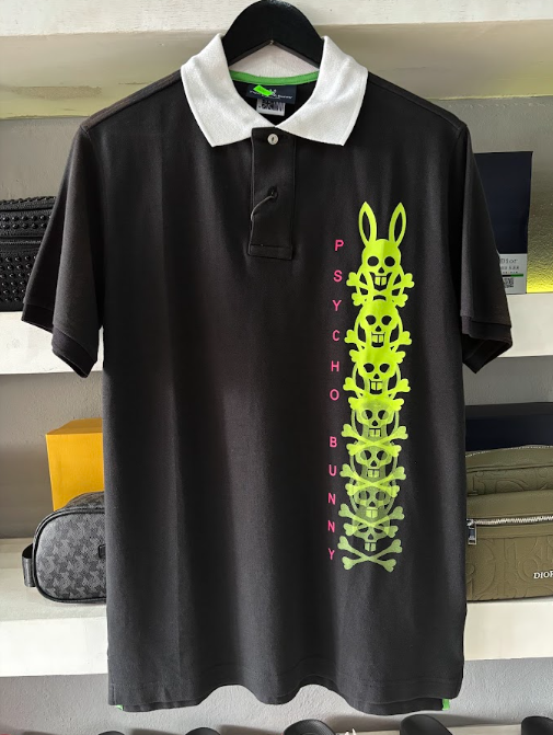 POLO PSYCHO BUNNY "NEGRA CONEJO VERDE NEON"