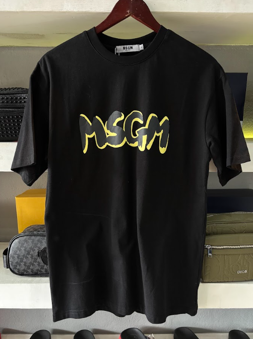 PLAYERA MSGM "NEGRA LOGO AMARILLO"