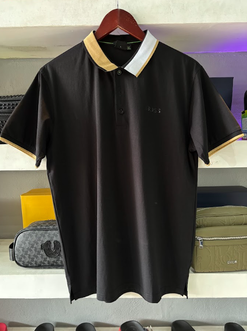 POLO BOSS "NEGRA DETALLES CUELLO BEIGE"