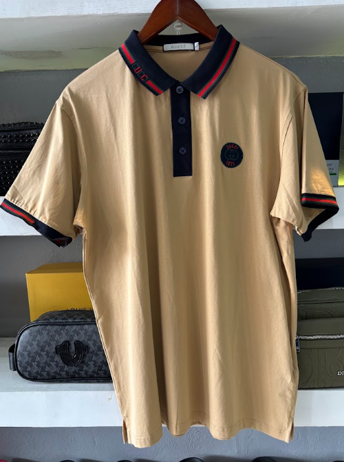 POLO GUCCI "BEIGE DETALLES NEGROS/ROJOS"