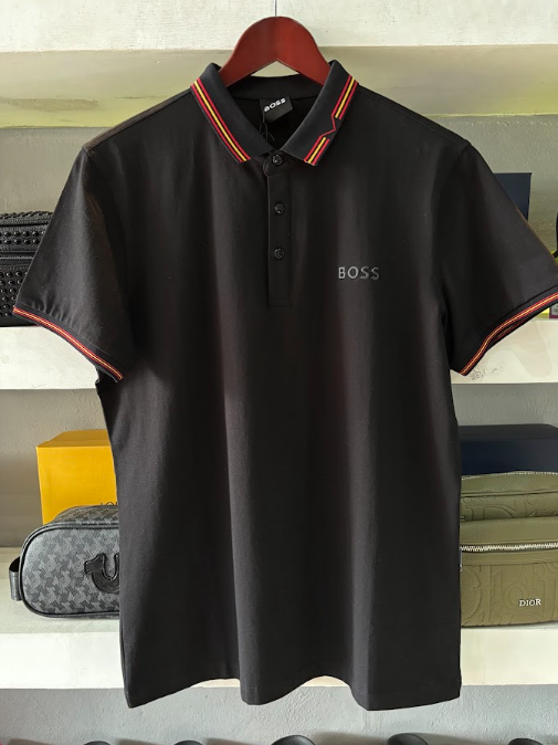 POLO BOSS "NEGRA DETALLE CUELLO ROJO/AMARILLO"