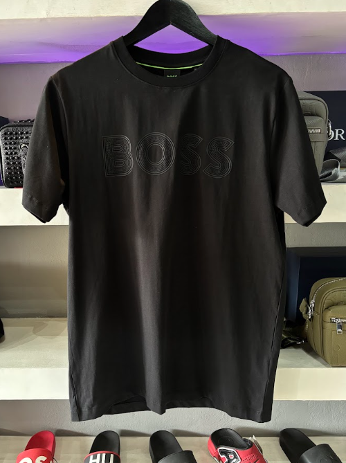 PLAYERA BOSS "CLASICO TODO NEGRO"