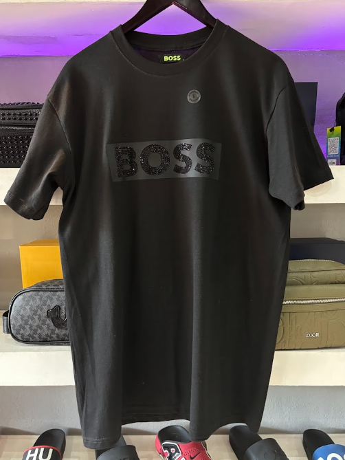PLAYERA BOSS "NEGRA LOGO BRILLOS"