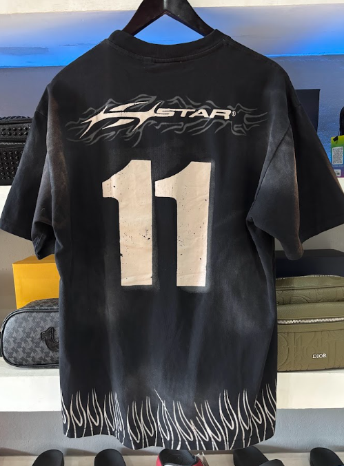 PLAYERA HELLSTAR "NEGRA 11 GRAFFITI DESLAVADO"