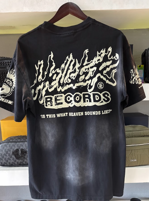 PLAYERA HELLSTAR "RECORDS NEGRA/BEIGE DESLAVADA"