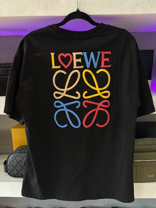PLAYERA LOEWE "NEGRA ARCOIRIS"