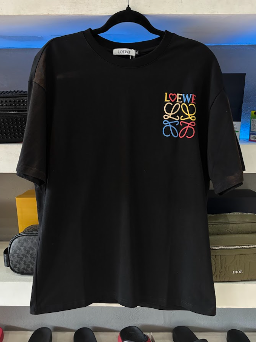 PLAYERA LOEWE "NEGRA ARCOIRIS"