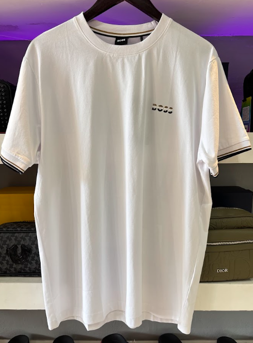 PLAYERA BOSS "BLANCA DETALLES RAYAS"