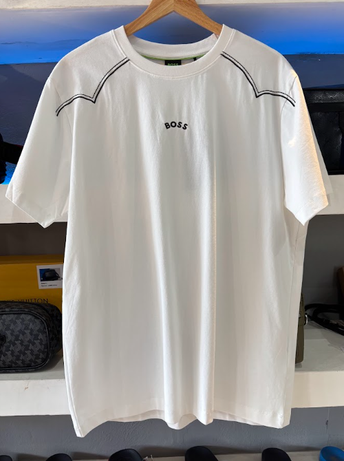 PLAYERA BOSS "BLANCA LOGO CENTRO BOSS NEGRO"