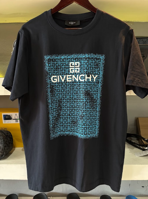 PLAYERA GIVENCHY "NEGRA DETALLE AZUL"