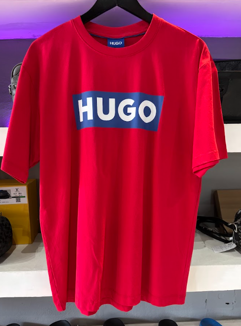 PLAYERA HUGO "ROJA LOGO AZUL"