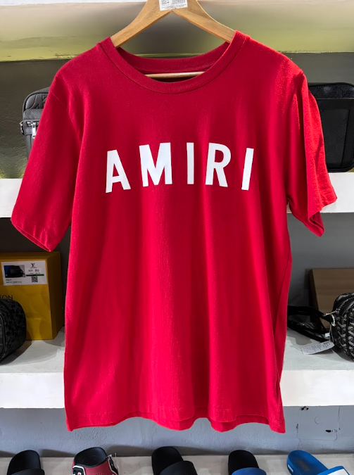 PLAYERA AMIRI "ROJA LETRAS BLANCAS"