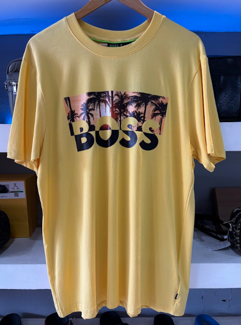 PLAYERA BOSS "AMARILLA PALMERAS"