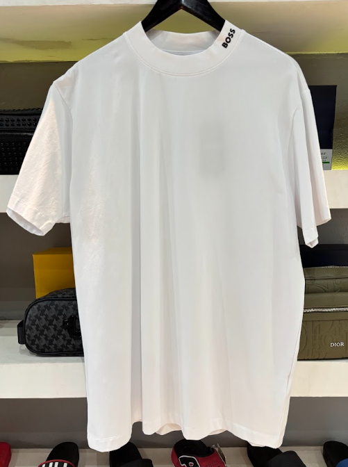 PLAYERA BOSS "BLANCO CUELLO BOSS"