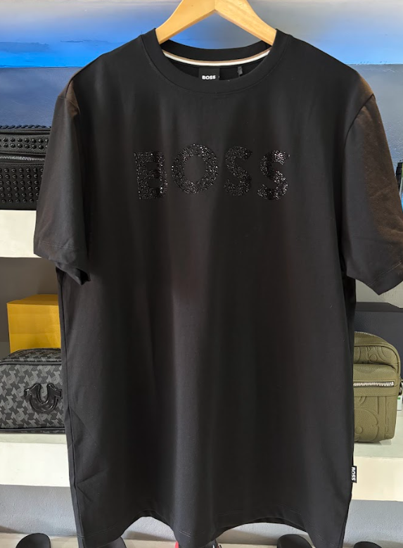PLAYERA BOSS "NEGRA LOGO DE BRILLOS"
