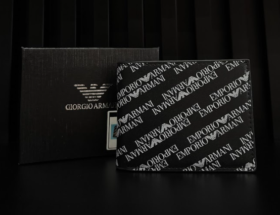 CARTERA EMPORIO ARMANI "NEGRA MONOGRAMA BLANCA"