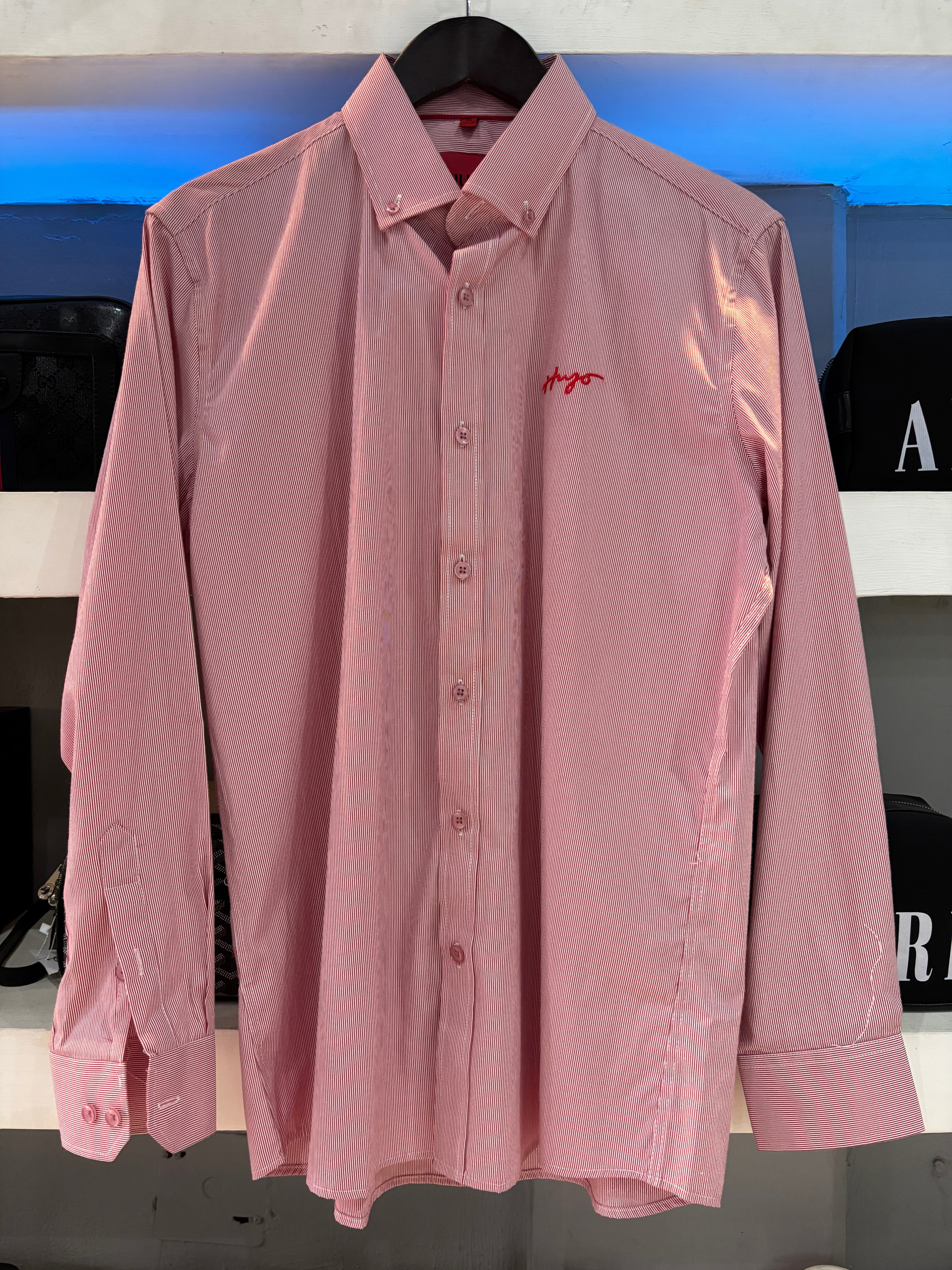 CAMISA HUGO "ROSA LOGO ROJO"
