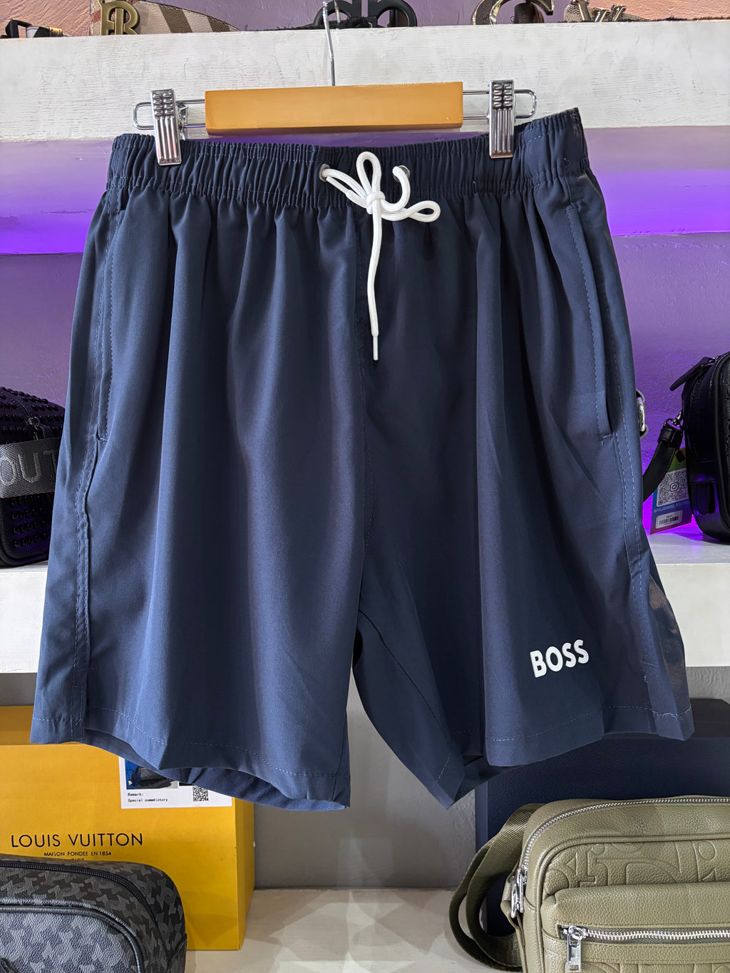 SHORT DE PLAYA BOSS "AZUL MARINO"