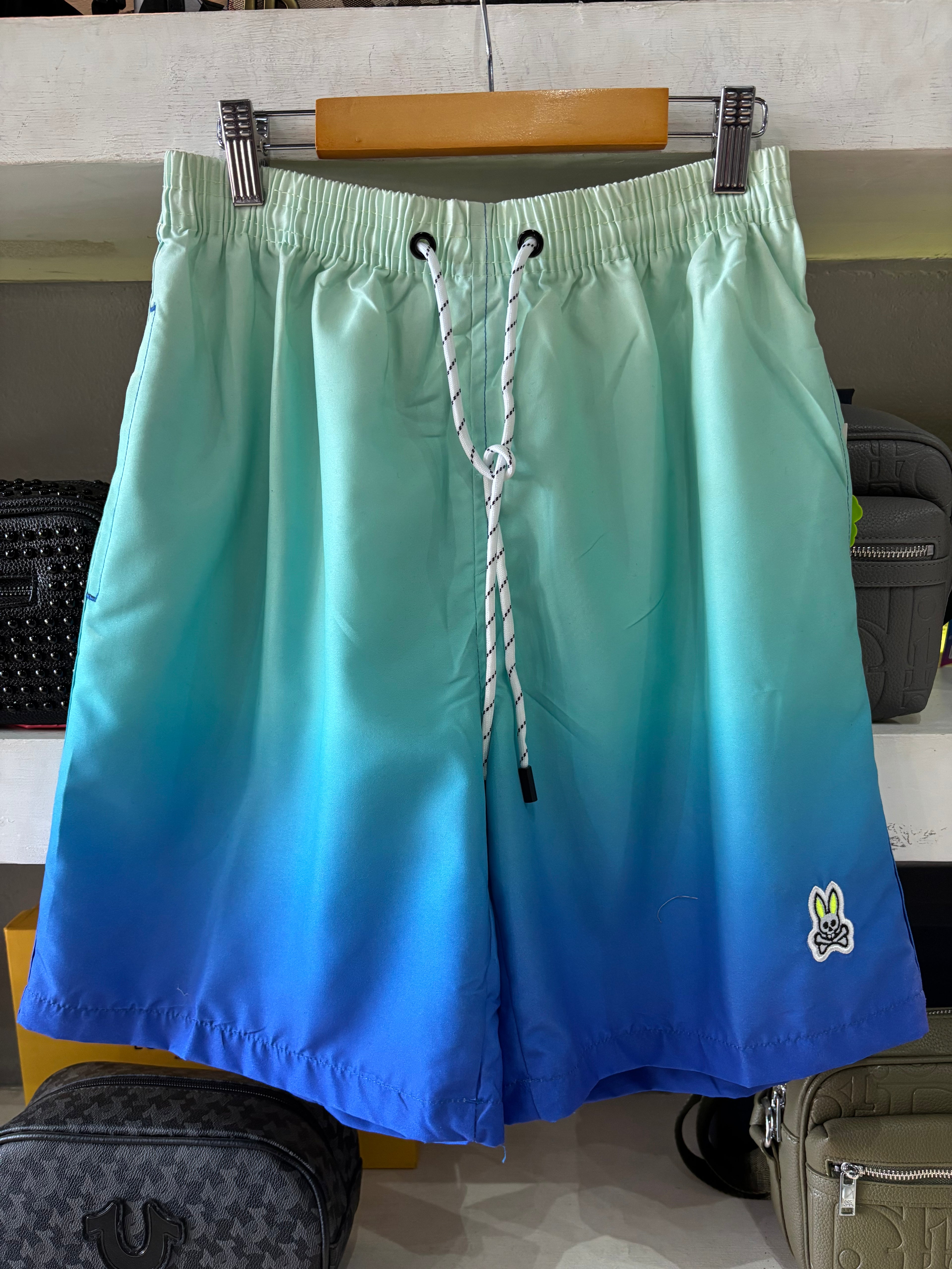 SHORT DE PLAYA PSYCHO BUNNY "AZUL DEGRADADO"