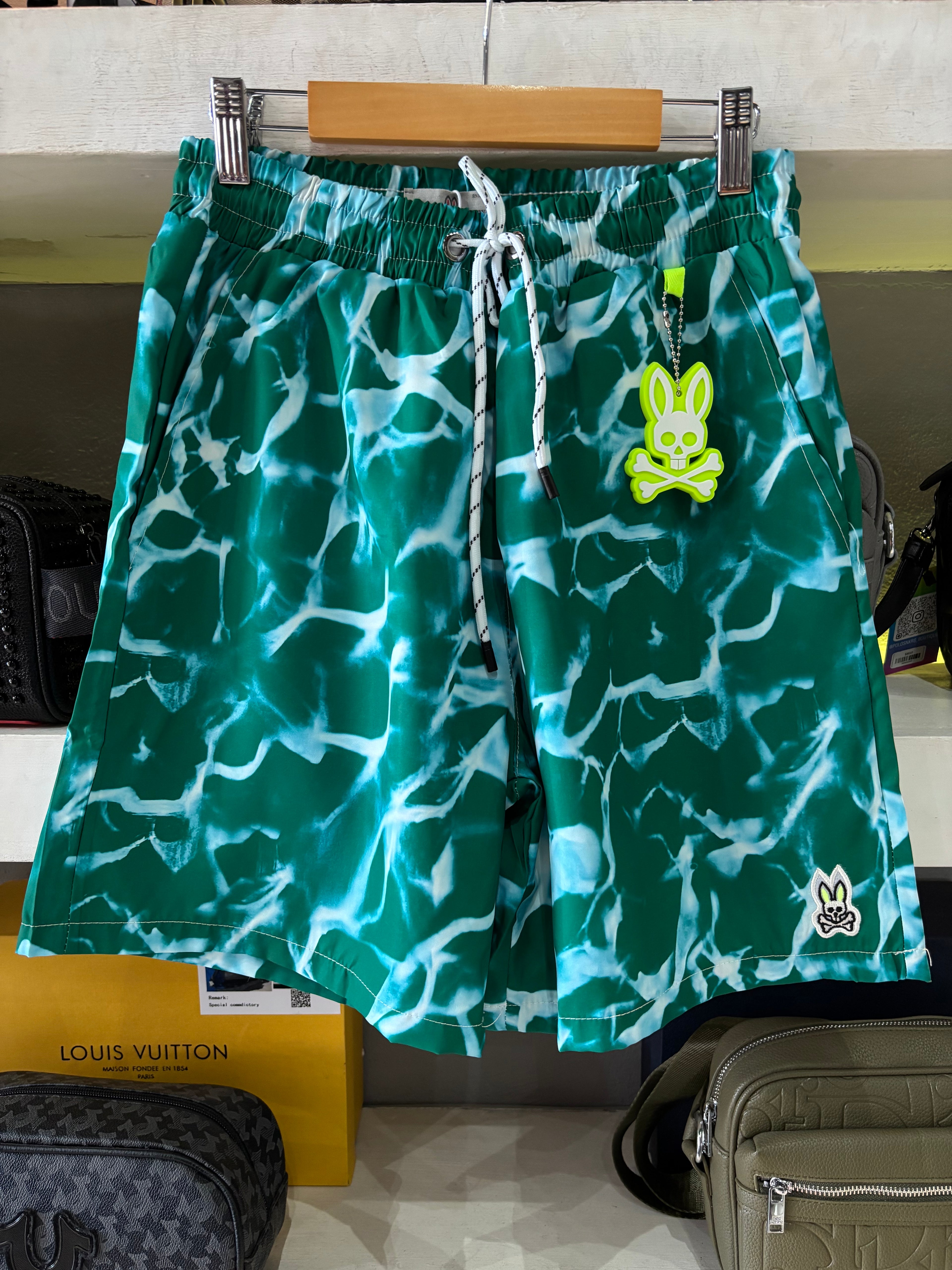 SHORT DE PLAYA PSYCHO BUNNY "VERDE TEXTURA AGUA"