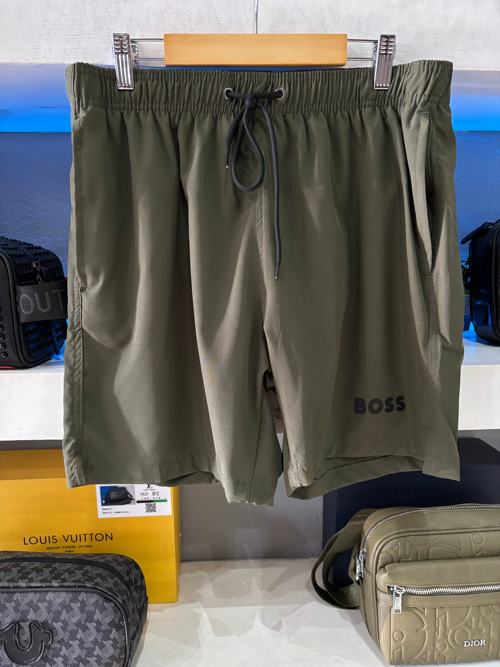 SHORT DE PLAYA BOSS "VERDE MILITAR"