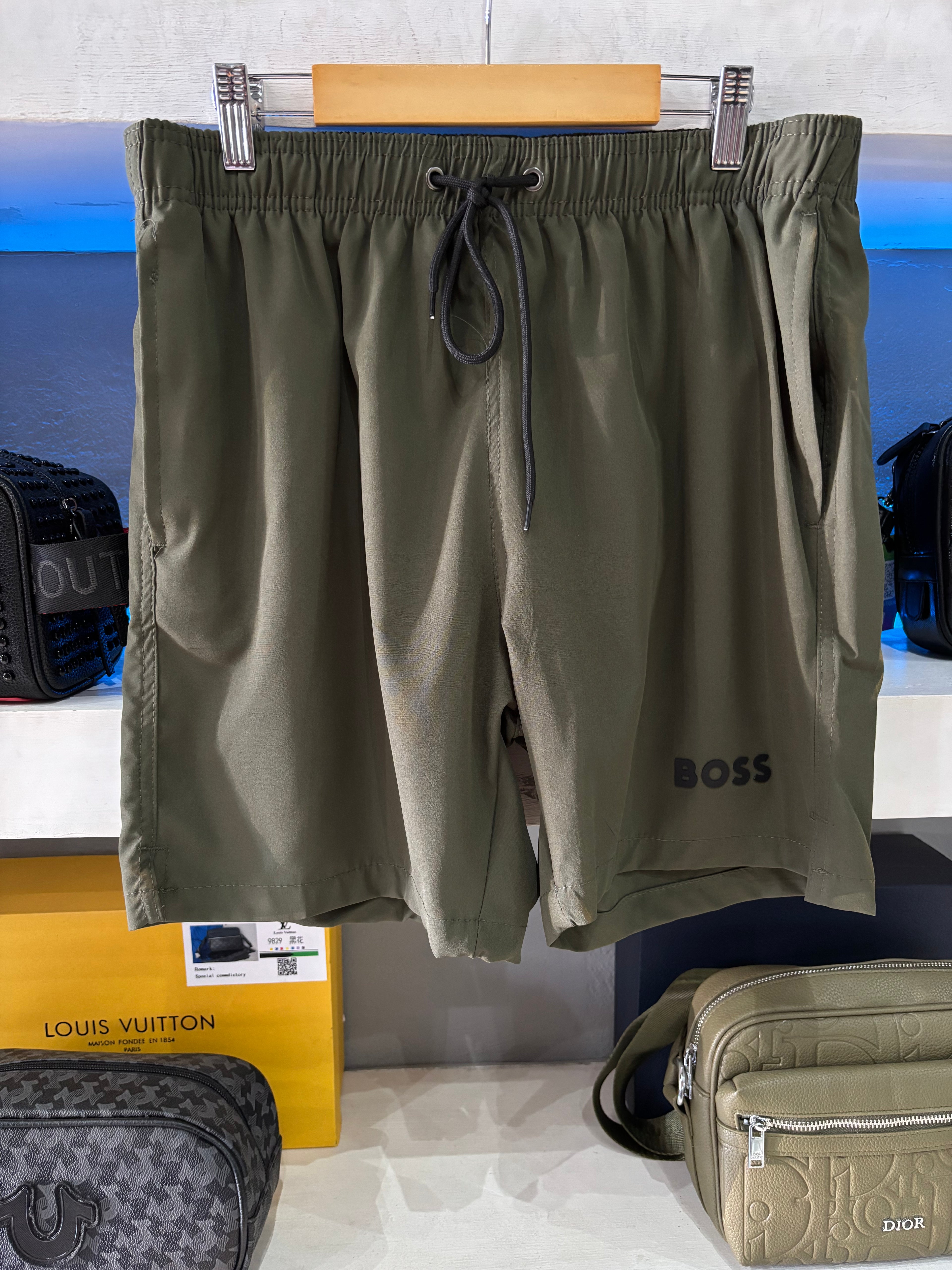 SHORT DE PLAYA BOSS "VERDE MILITAR"