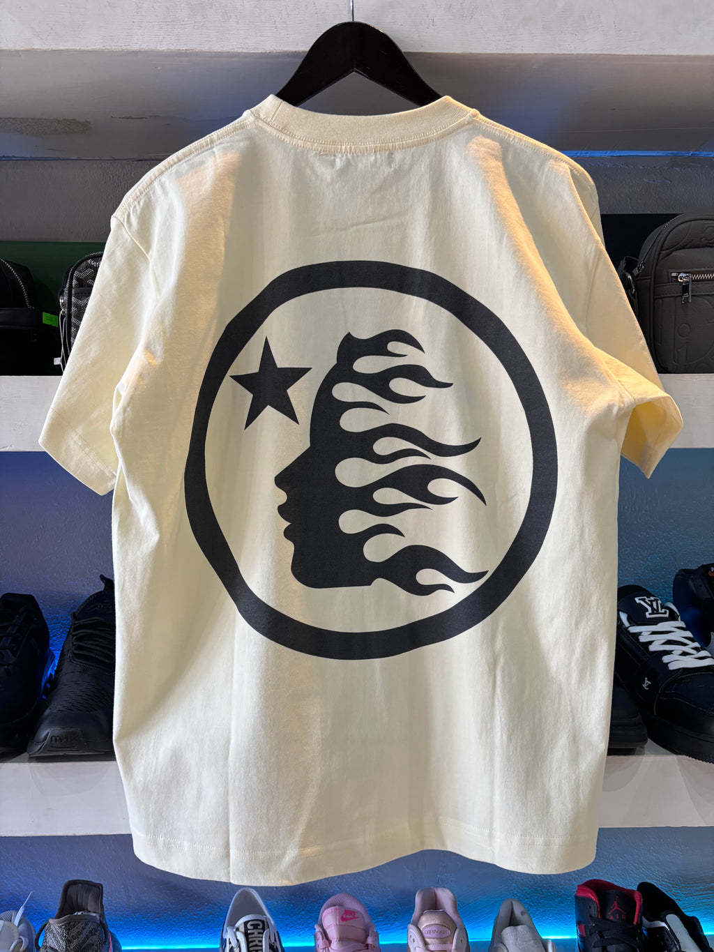 PLAYERA HELLSTAR "BLANCA LOGO NEGRO CLASICO"