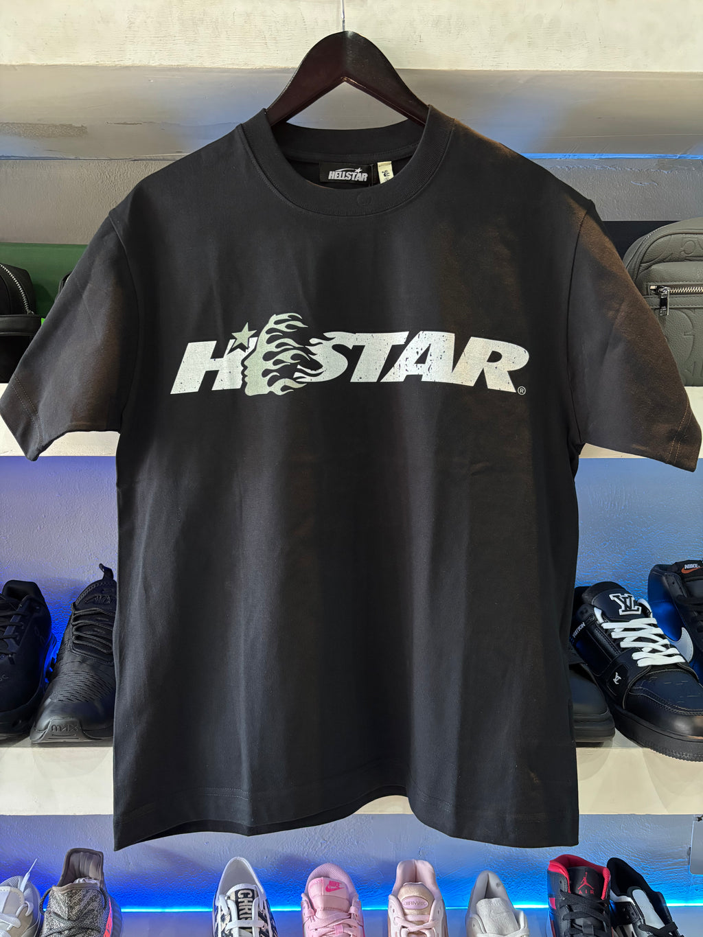 PLAYERA HELLSTAR "NEGRA FLAME LOGO"