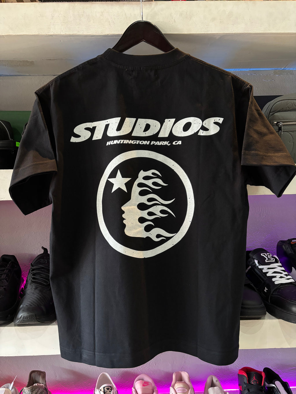 PLAYERA HELLSTAR "NEGRA FLAME LOGO"