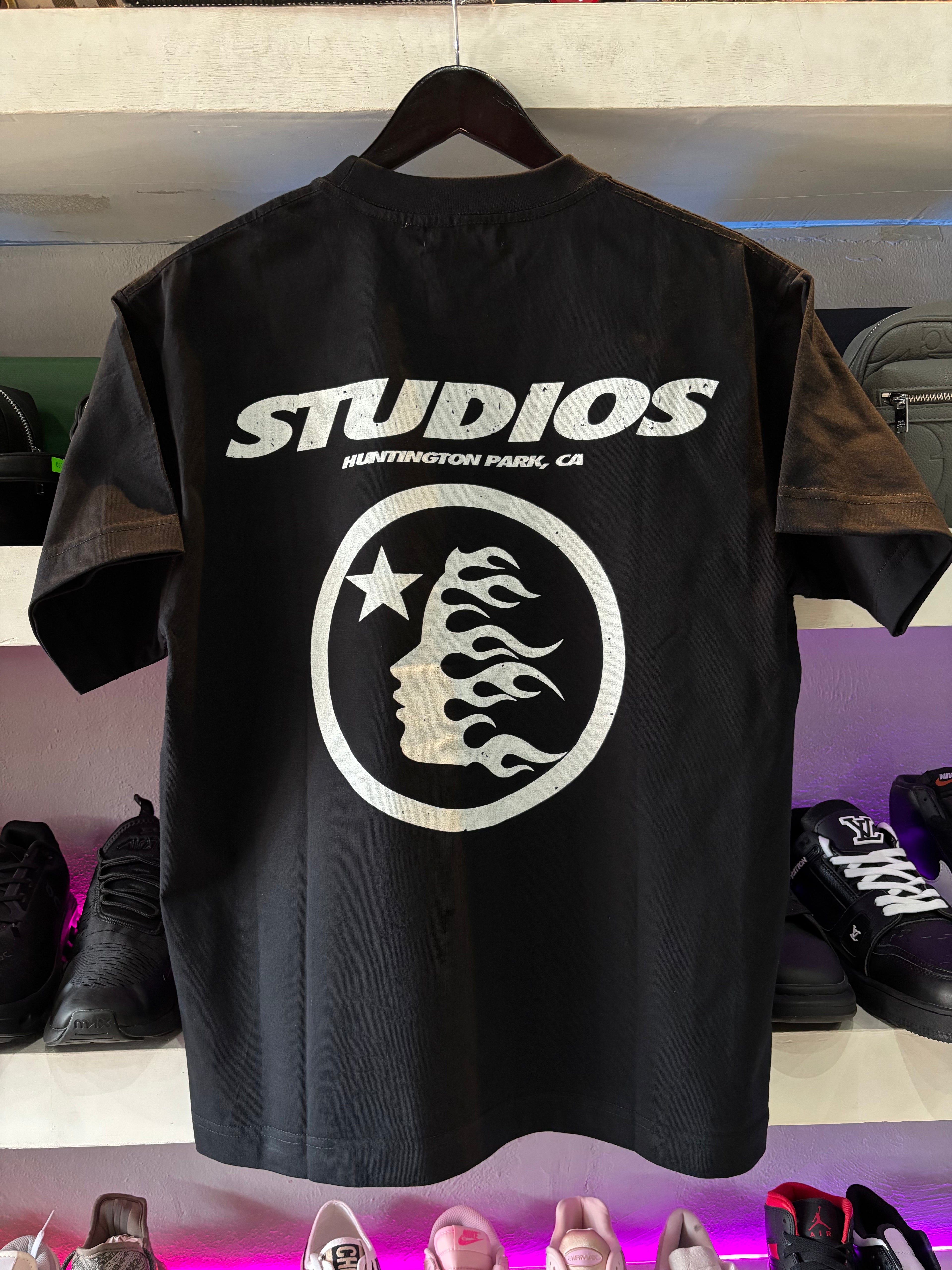 PLAYERA HELLSTAR "NEGRA FLAME LOGO"