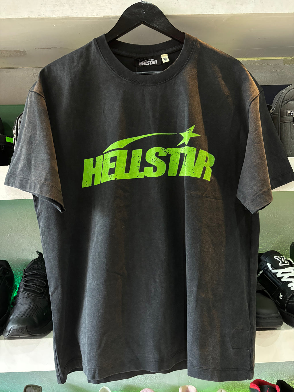 PLAYERA HELLSTAR "NEGRA LETRAS VERDES"