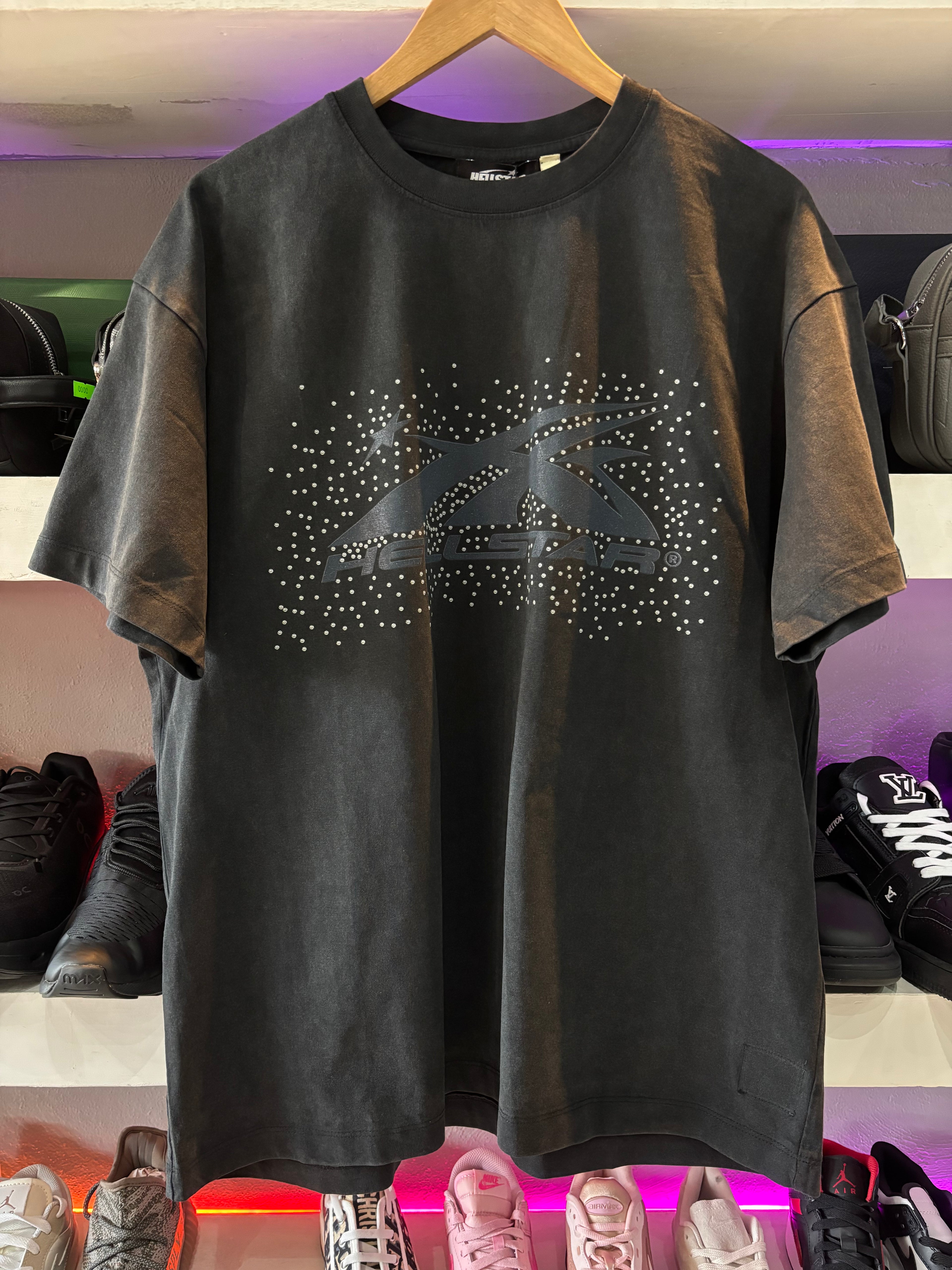 PLAYERA HELLSTAR "NEGRA DESGASTADA BRILLOS"