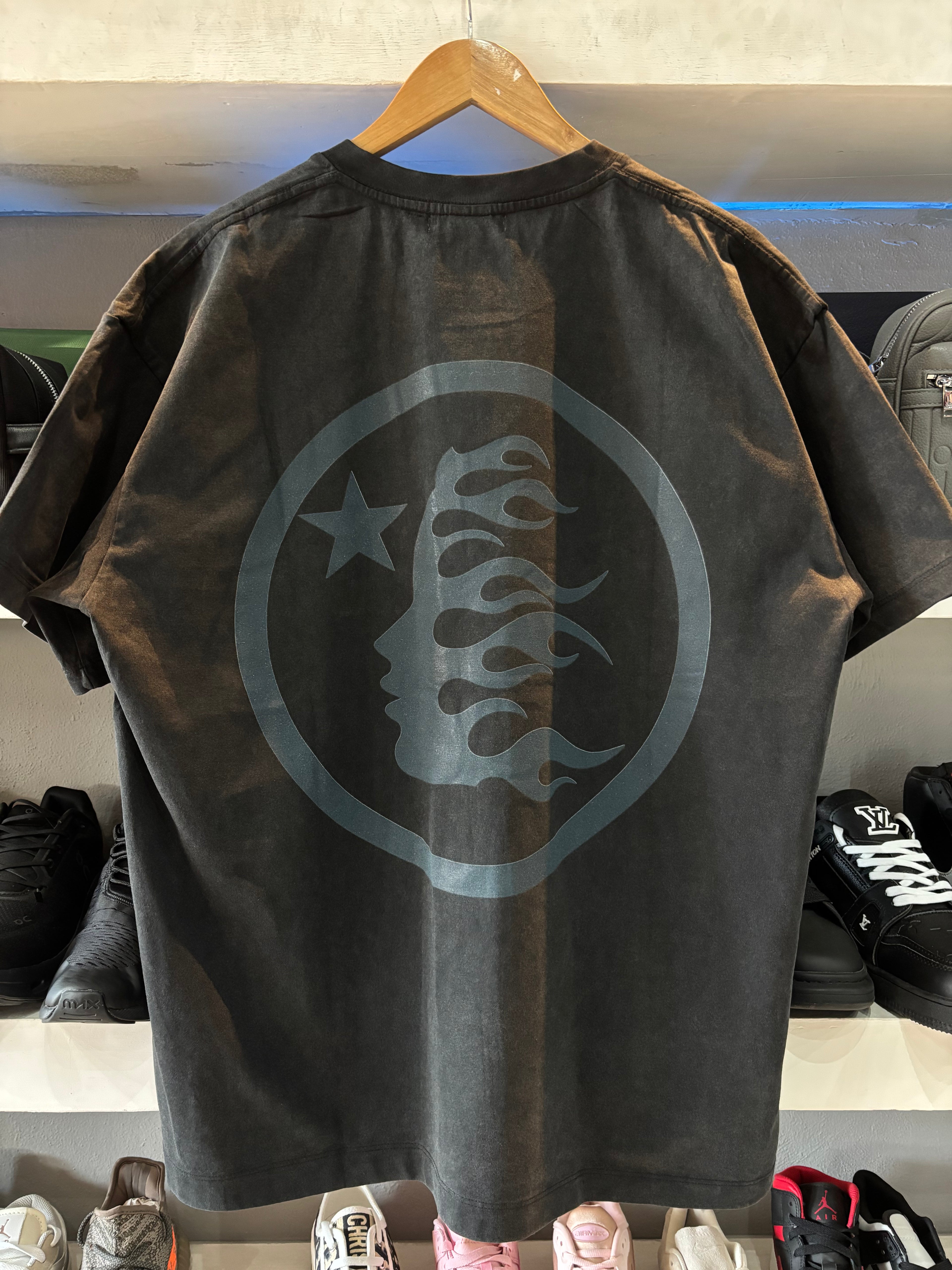PLAYERA HELLSTAR "GRIS DESLAVADA"