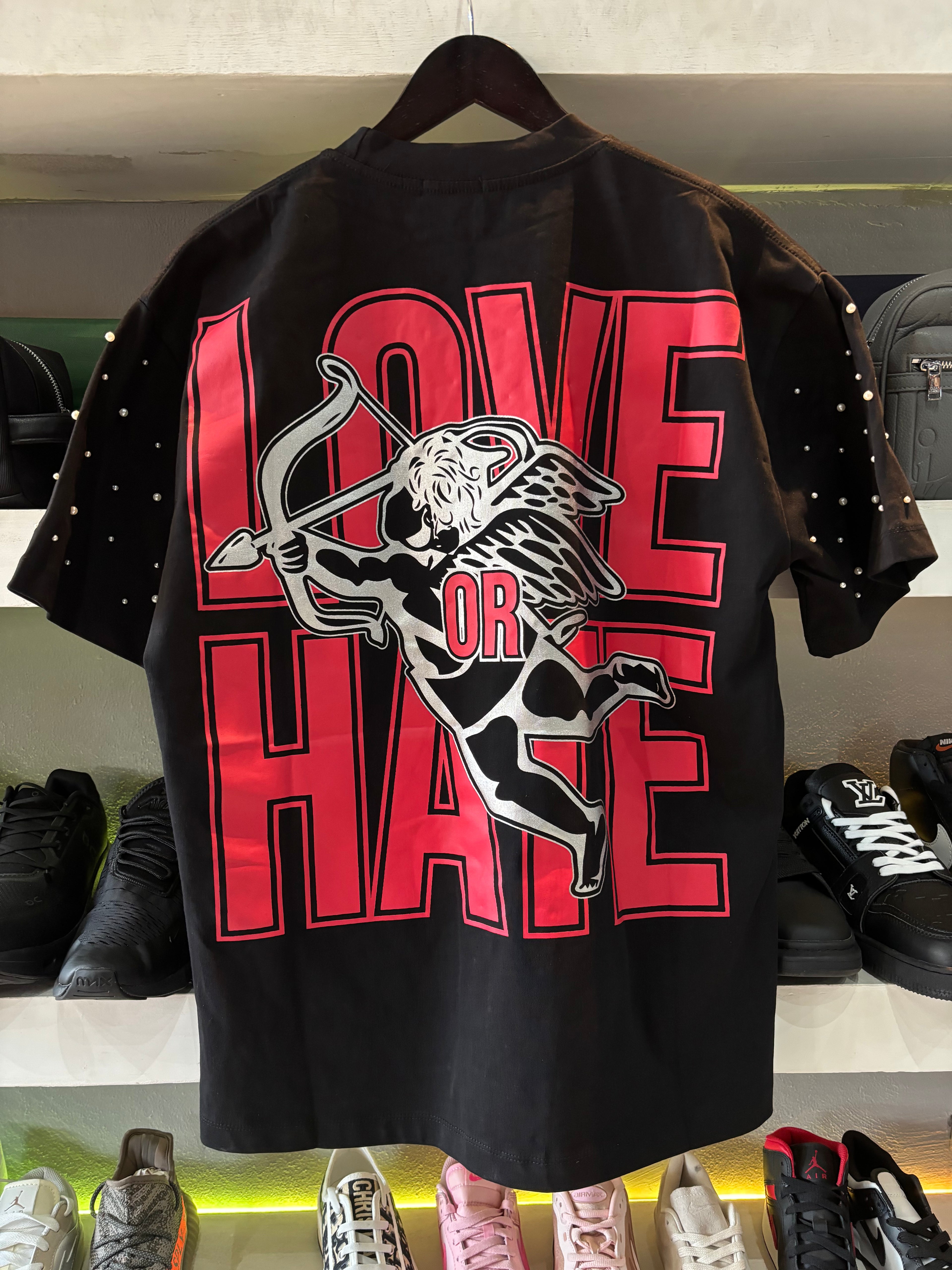 PLAYERA MIXED EMOTION "LOVE OR HATE"