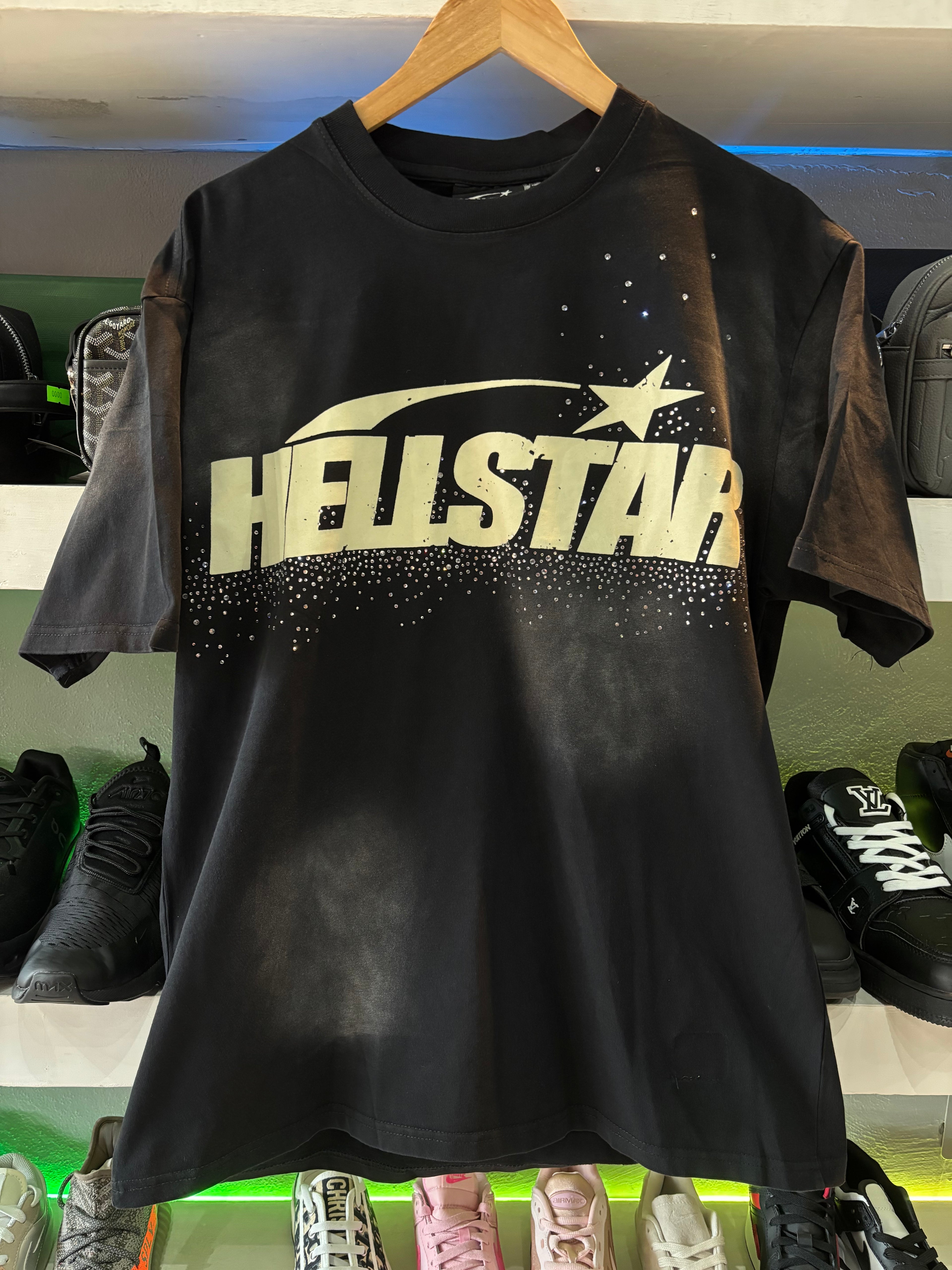 PLAYERA HELLSTAR "NEGRA ESTRELLA CON PIEDRAS"
