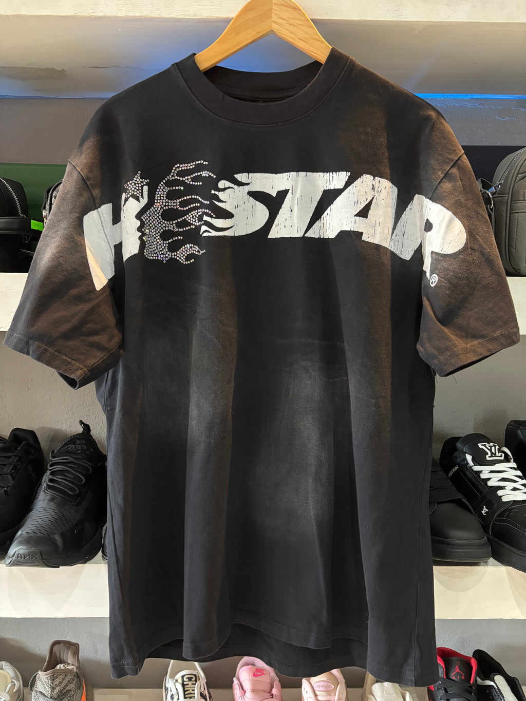 PLAYERA HELLSTAR "NEGRA DESGASTADA LOGO BRILLOSO"