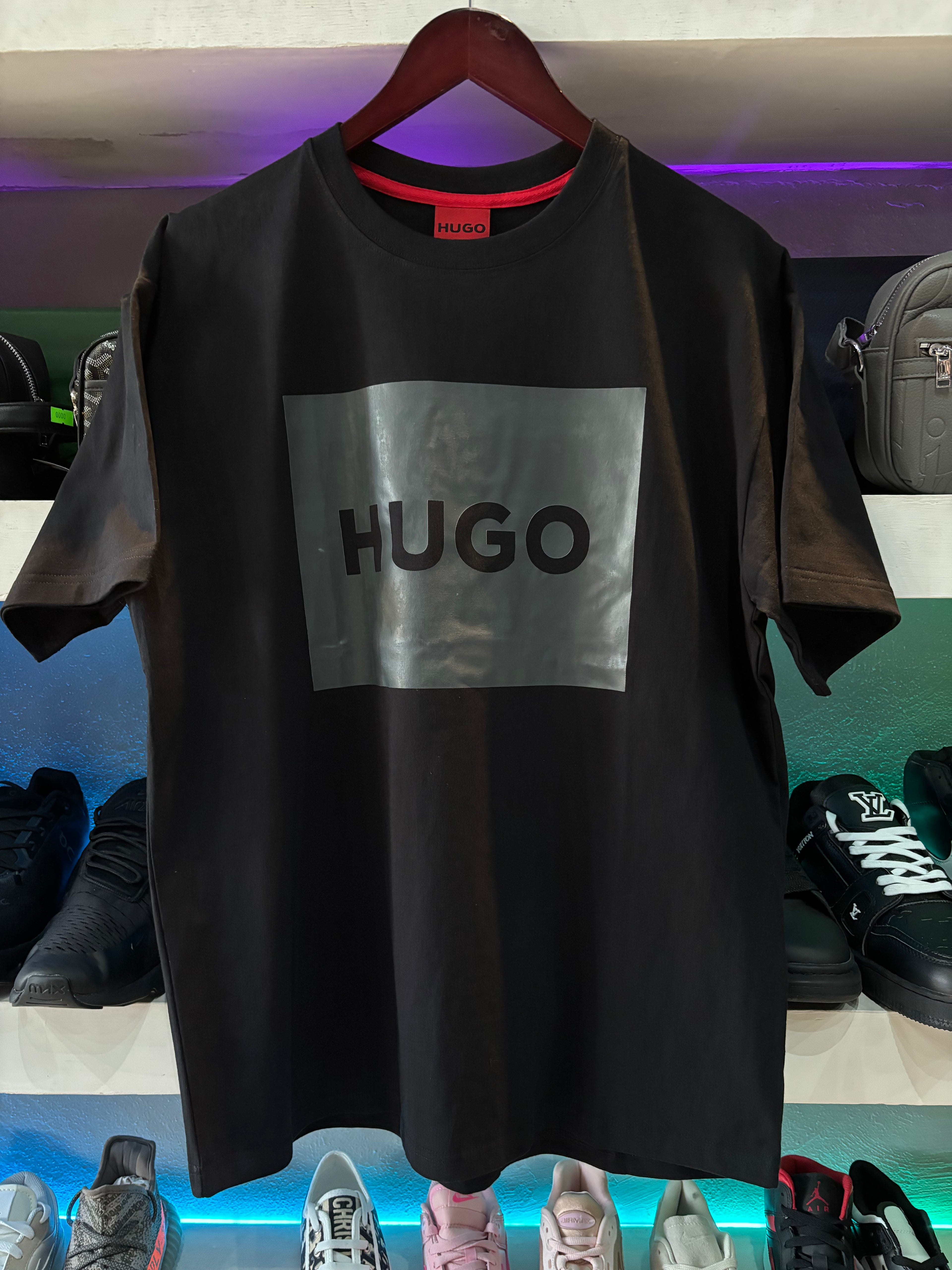 PLAYERA HUGO "CUADRO GRIS"
