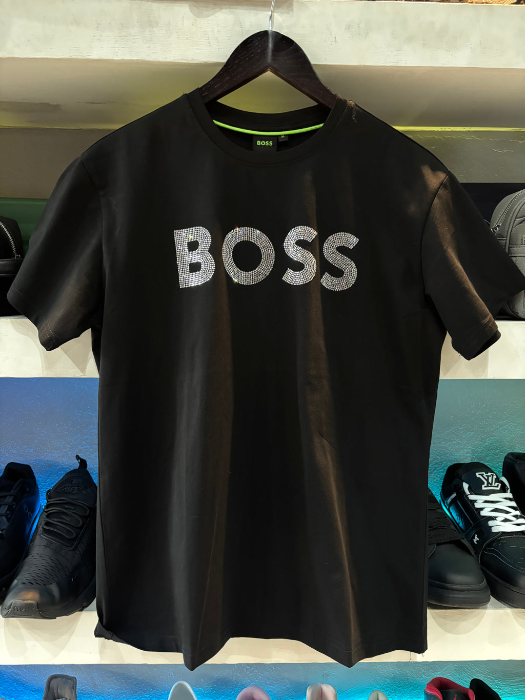 PLAYERA BOSS "NEGRALOGO BRILLO"