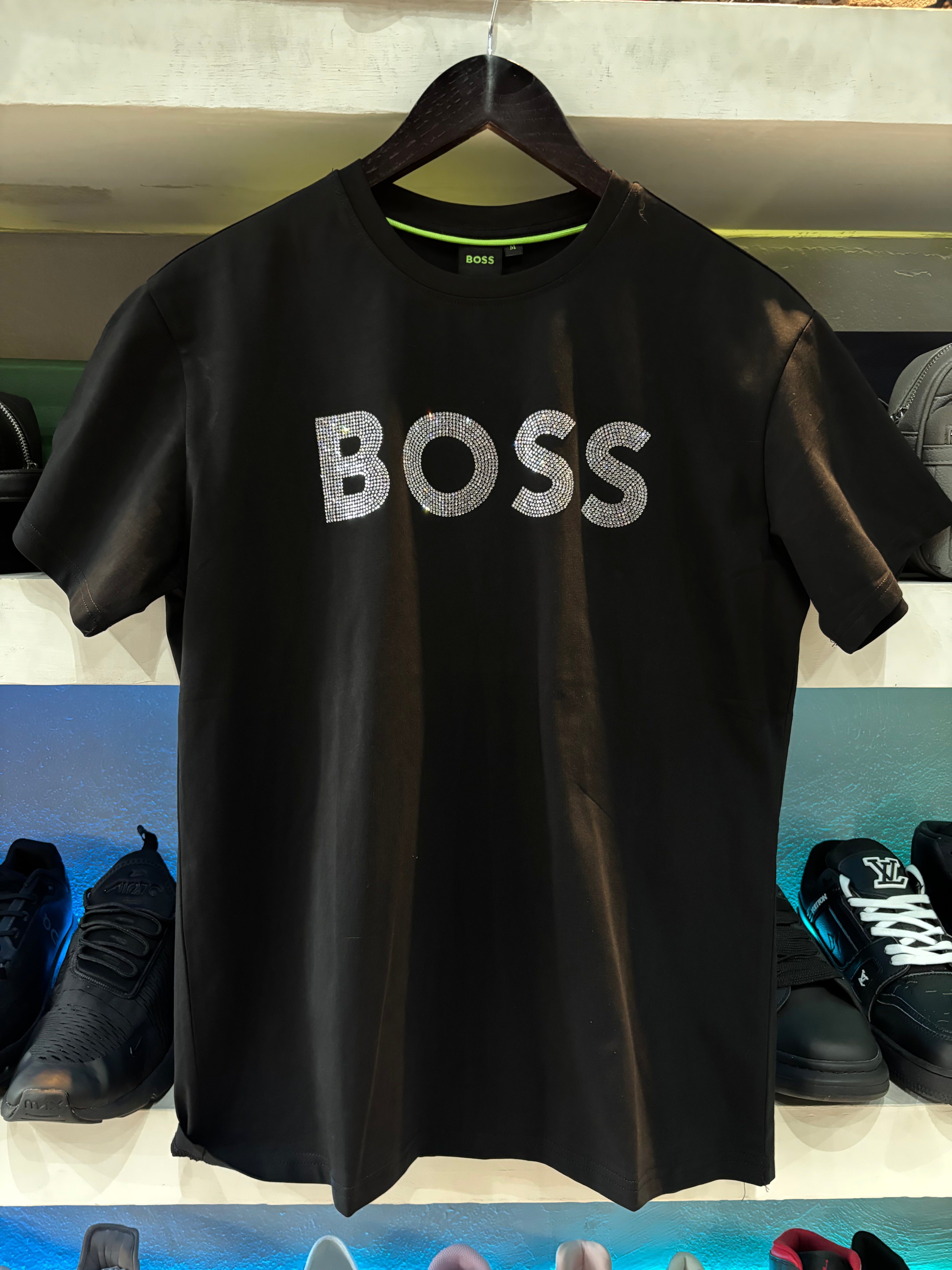 PLAYERA BOSS "NEGRALOGO BRILLO"