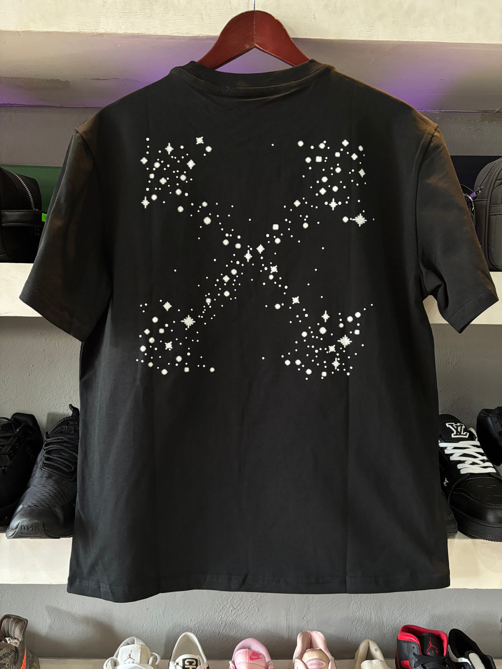 PLAYERA OFF WHITE "NEGRA ESTRELLAS"