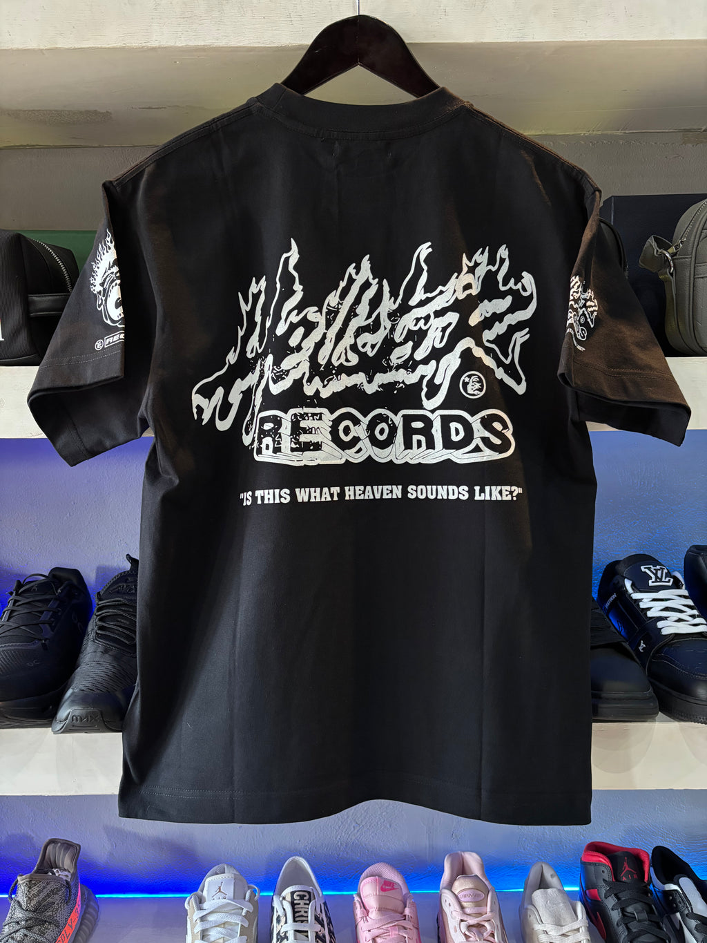 PLAYERA HELLSTAR "RECORDS DETALLES ROSA/AMARILLO"