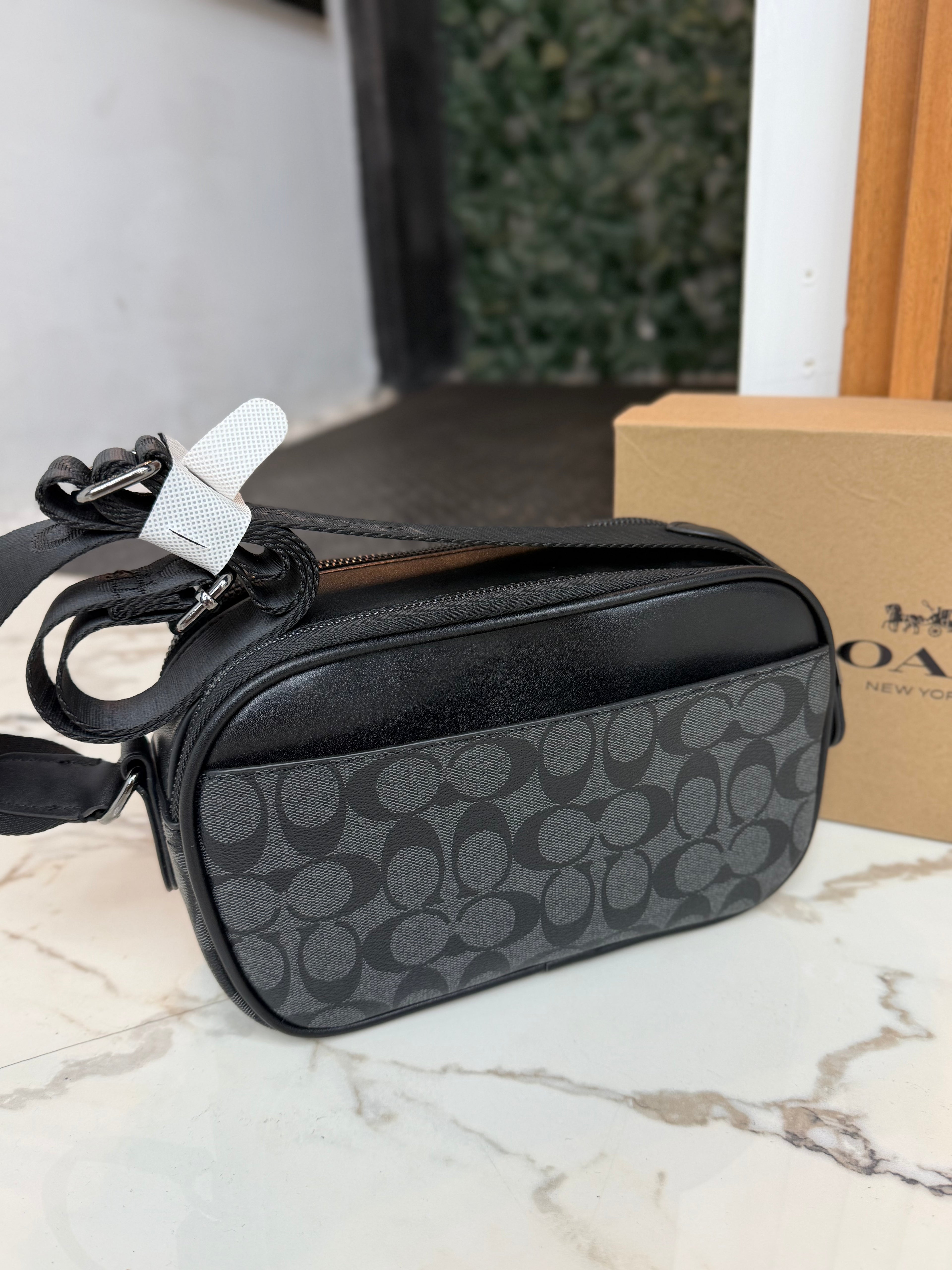 CANGURERA COACH "MONOGRAMA NEGRO"